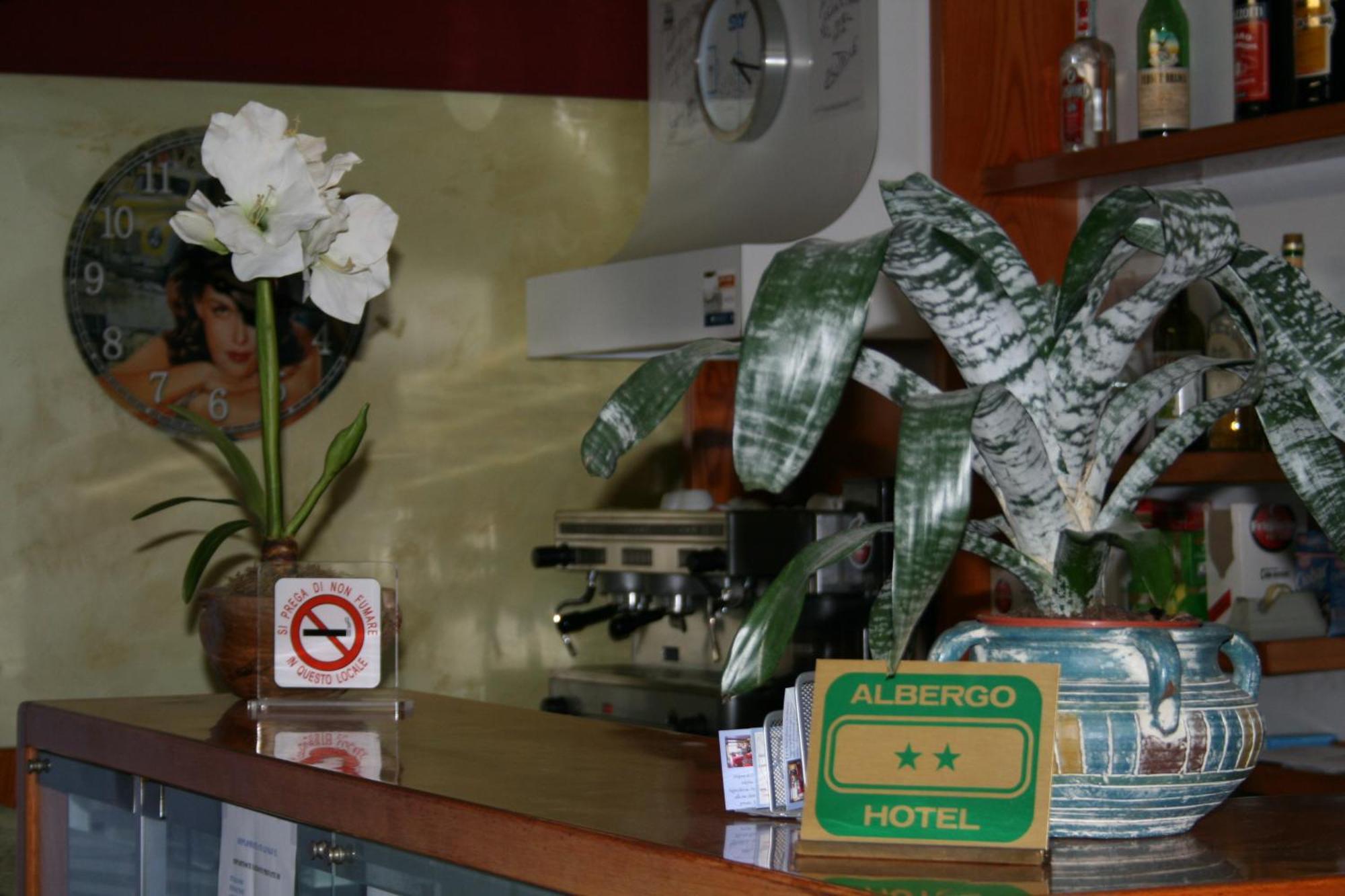 Hotel Maria Luisago Exterior photo